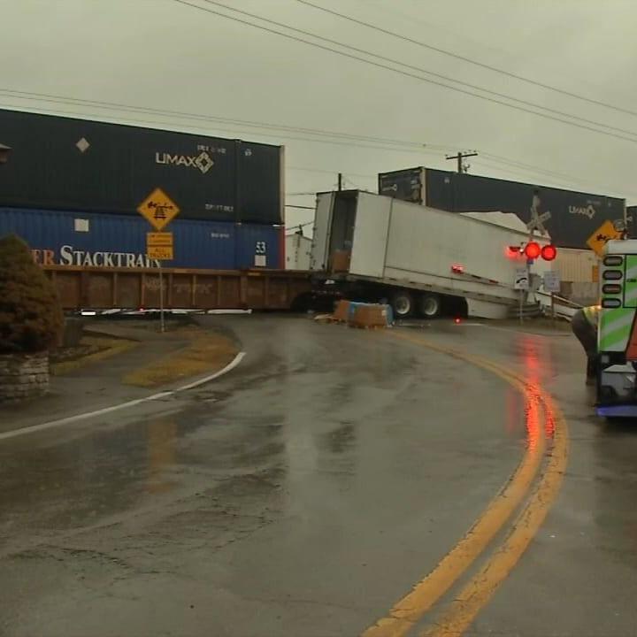 Low-tech approach may be a quick fix for dangerous railroad crossing in Oldham County